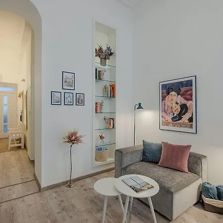 Venus - Opera Location Apartment