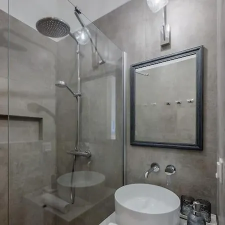 Venus - Opera Location Apartment