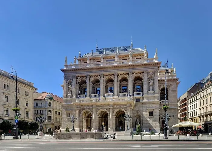 Venus - Opera Location דירה *