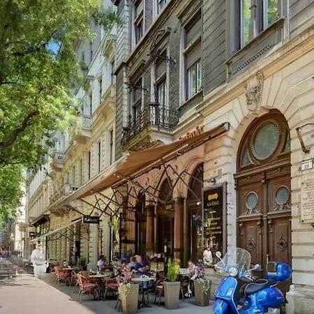 Venus - Opera Location شقة بودابست